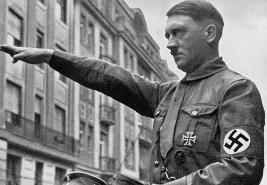 Hitler avec la croix gammée